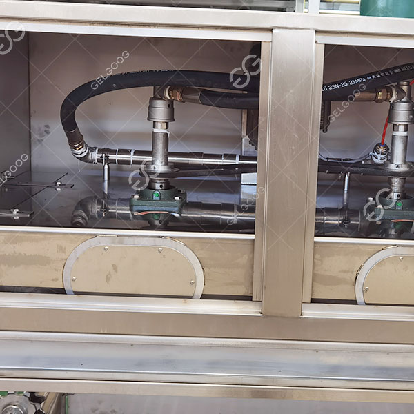 Maquina peladora de cebollas en Australia.jpg